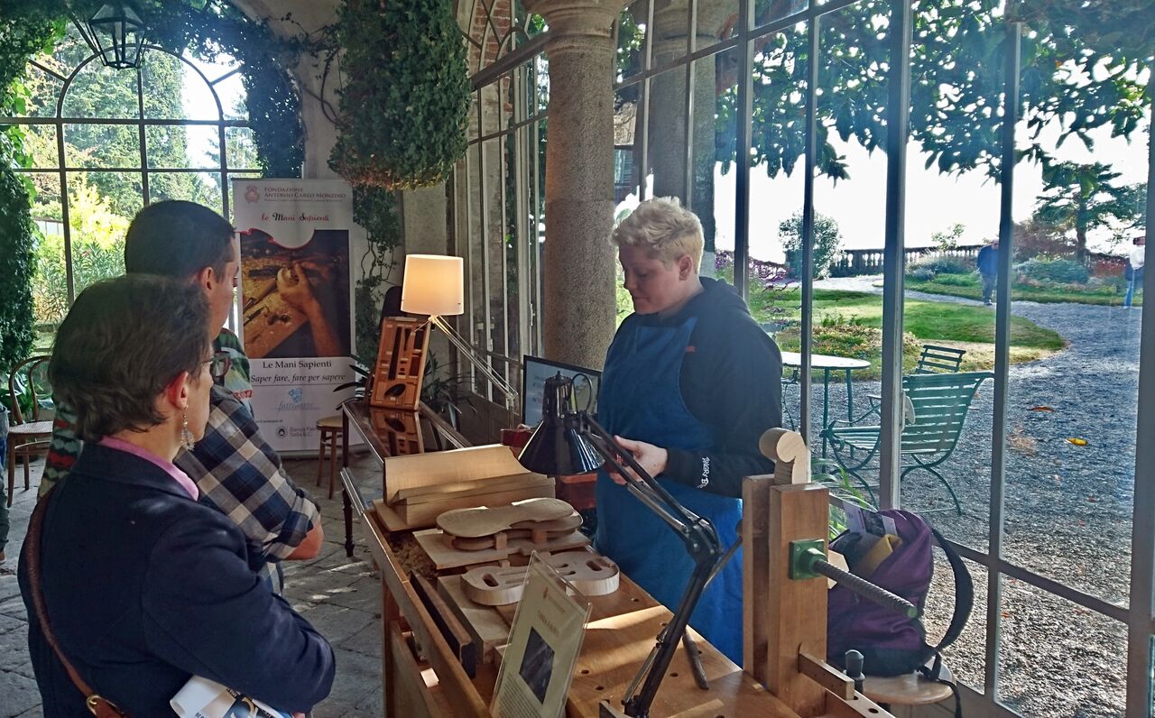 Liutaio-al-banco-Fatti-ad-Arte-Biella-ottobre-2017